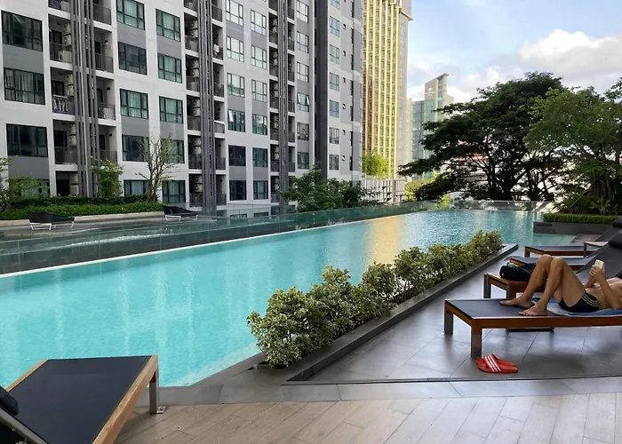 Aparthotel The Base Pattaya